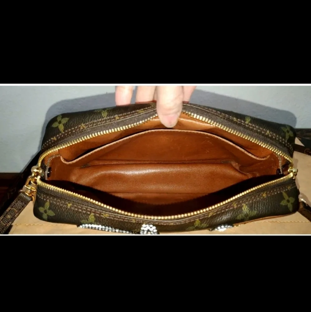 Louis Vuitton Brown Monogram Crossbody with Black and Gold Accents - Picture 7 of 9